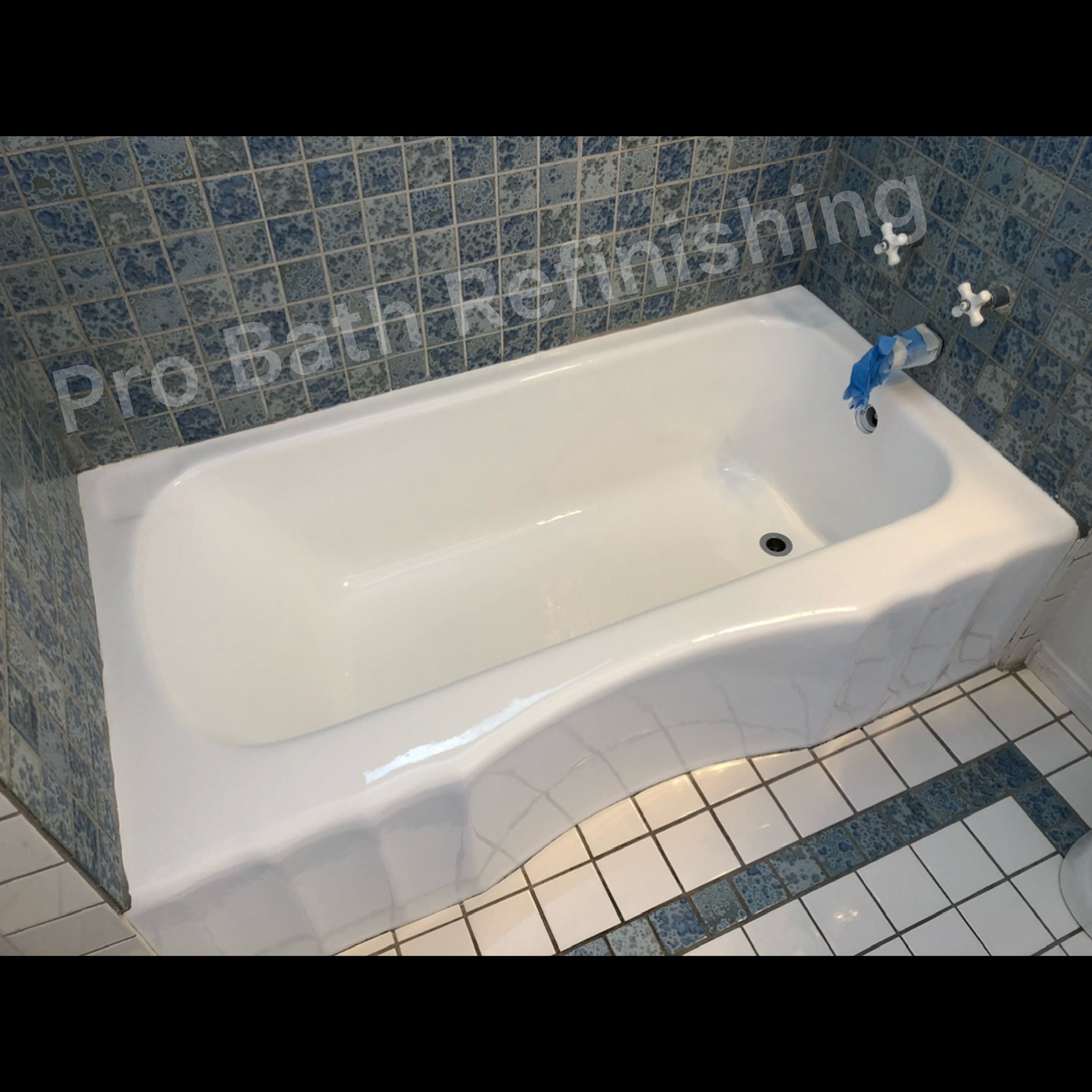 Cast Iron Bathtub Refinished in Pure White